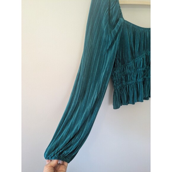 ASTR The Label Ziva Top Plisse Peasant Blouse Hunter Green Renaissance Large - Picture 2 of 9